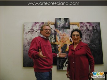 La pittrice Pierca in visita alla personale di Enrico Schinetti
